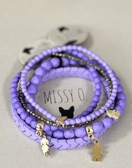 Drobný fialový korálkový náramek s motýlkem a přívěškem Love