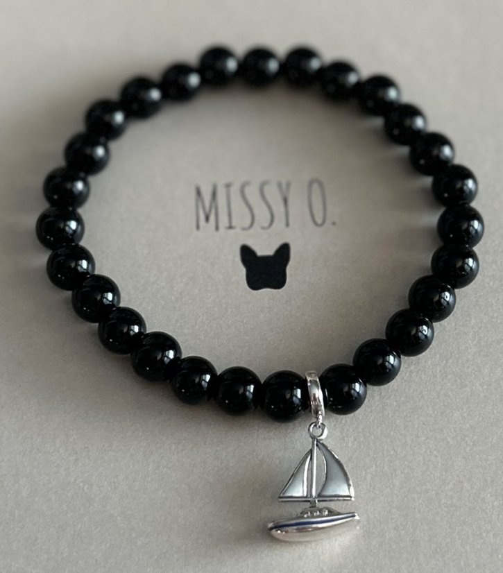 Lesklý onyx se stříbrnou plachetnicí