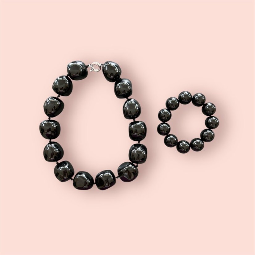 Černý  masivní a naprosto originální náhrdelník