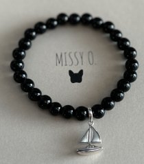 Lesklý onyx se stříbrnou plachetnicí