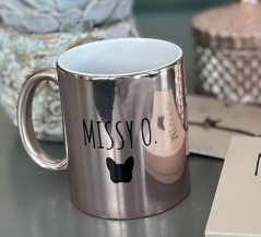 Bronzový hrnek s logem Missy O.