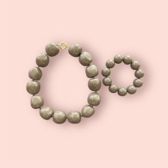 Béžovo-šedý masivní a naprosto originální náhrdelník