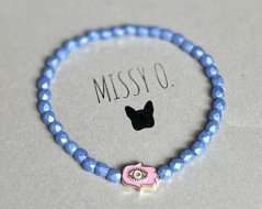 Modrý lesklý korálkový náramek s růžovou ručičkou Fatimy