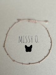 Šňůrkový náramek s uzlíky