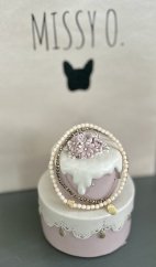 Drobný náramek v barvě champagne