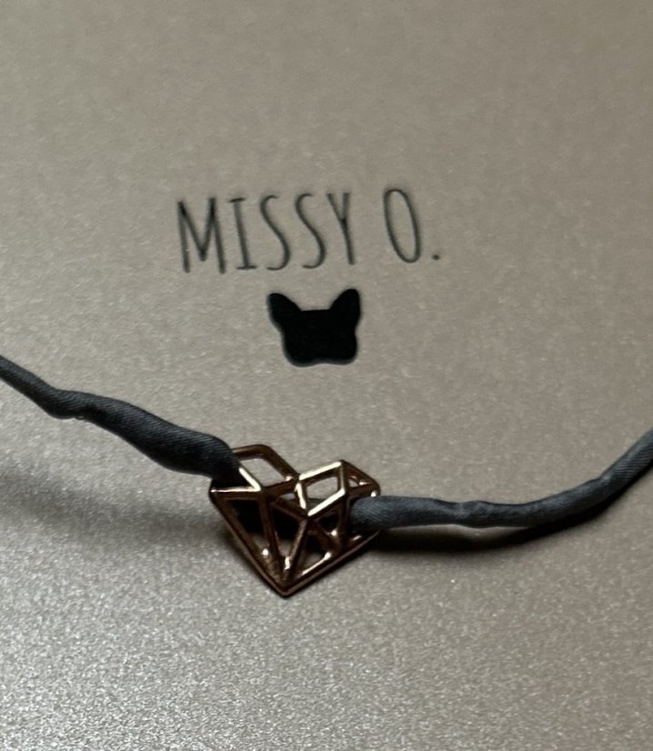 Hedvábná šedá šňůrka se srdcem rose gold
