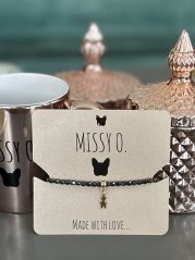 Šedý korálkový náramek s panáčkem